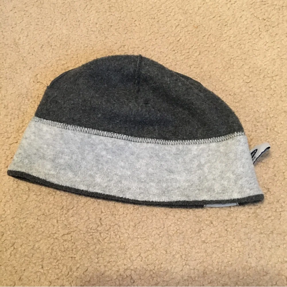 Vintage Old Navy Unisex Grey Skull Beanie in Very Good Condition
